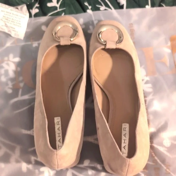 TAHARI Mavis Embellished Suede Pumps Size 8 - Neutral Tan - Picture 5 of 9